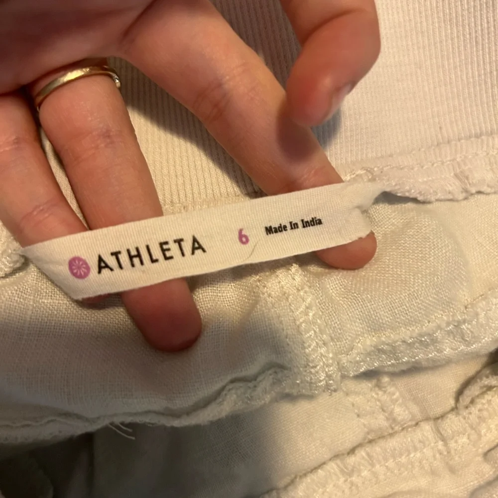 Athleta 100% Linen Shorts Size 6 White Outdoor Preppy